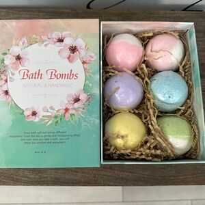🎈3/15🎈NWT Bath Bombs